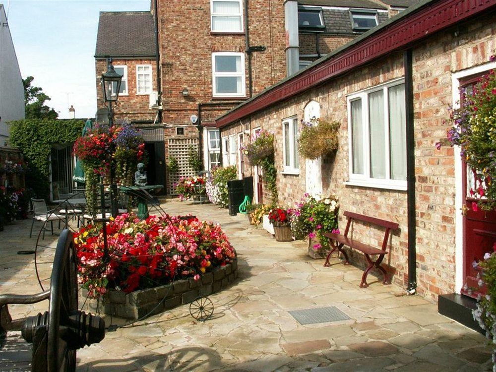 Heworth Court Hotel York Extérieur photo