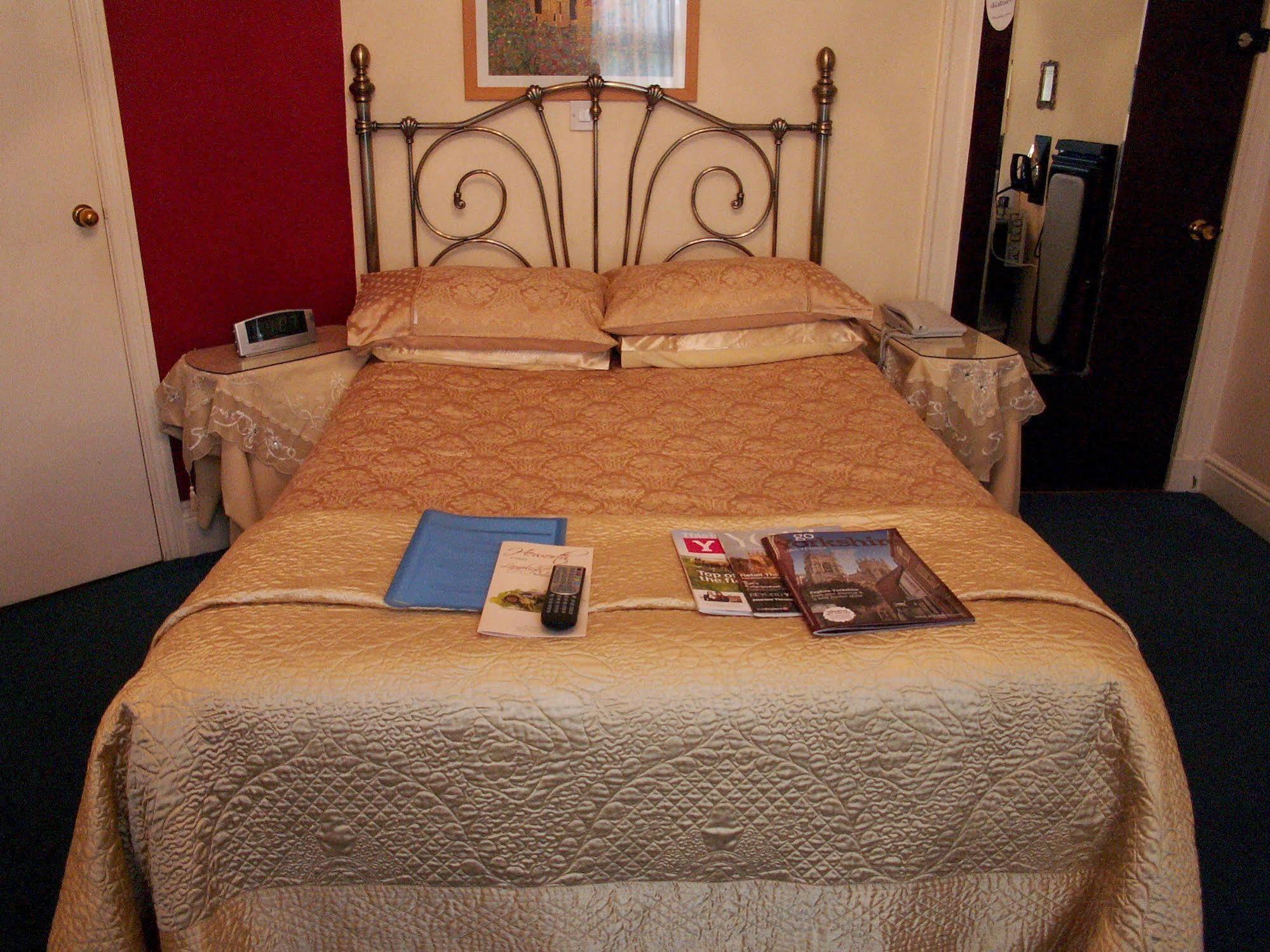 Heworth Court Hotel York Extérieur photo
