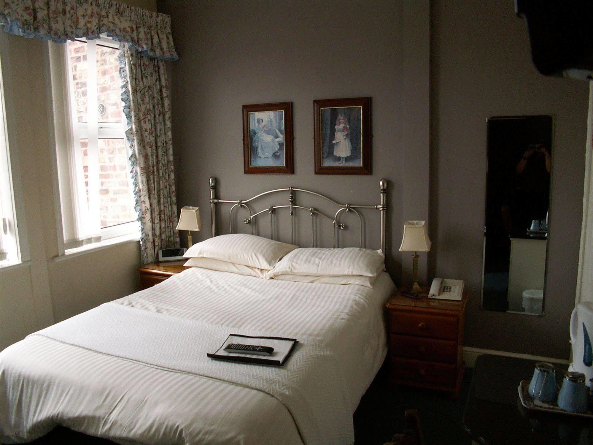 Heworth Court Hotel York Extérieur photo
